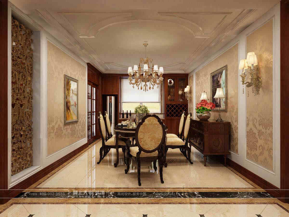 简单干净的墙面造型，展现了餐厅的格调，和欧式古典的家具融为一体。